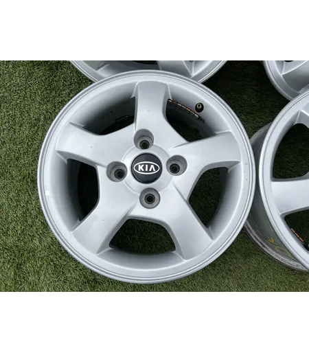 4x114.3 15" Kia gyári alufelni 6Jx15h2 ET43 3