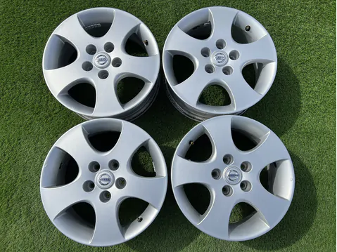 5x114.3 16" Nissan gyári alufelni 6,5Jx16h2 ET40