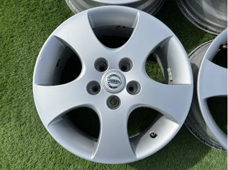 5x114.3 16" Nissan gyári alufelni 6,5Jx16h2 ET40 2