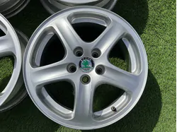 5x100 15" Skoda gyári alufelni 6Jx15h2 ET38 3