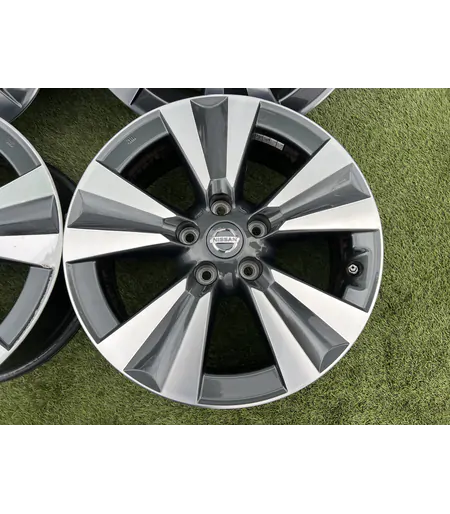 5x114.3 17" Nissan gyári alufelni + TPMS szenzor 6,5Jx17h2 ET45 4