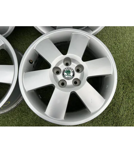 5x100 15" Skoda gyári alufelni 6Jx15h2 ET43 4