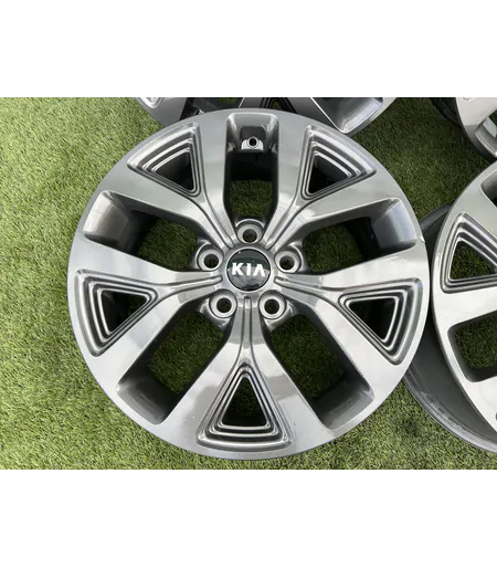 5x114.3 17" Kia Sportage gyári alufelni 6,5Jx17h2 ET40 3