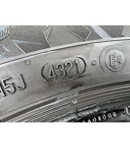 215/55 R16 Semperit Speed Grip 5 téli gumi 5-6mm 6