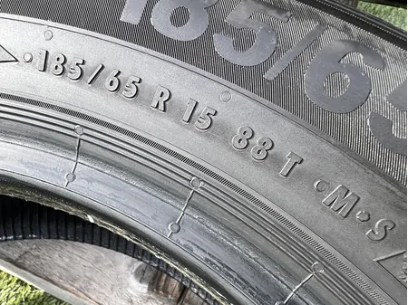 185/65 R15 Semperit Speed-Grip 5 téli gumi 5-6mm 6