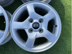 4x114.3 15" Kia gyári alufelni 6Jx15h2 ET43 3