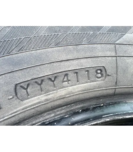 215/60 R16 Yokohama BluEarth téli gumi 5-5,5mm 4