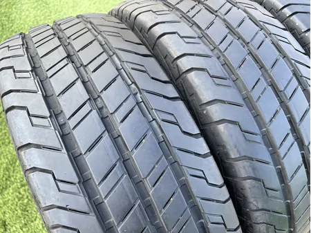 215/70 R15C Continental ContiVancoContact 100 nyári gumi 8mm 2