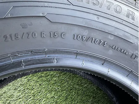 215/70 R15C Continental ContiVancoContact 100 nyári gumi 8mm 5