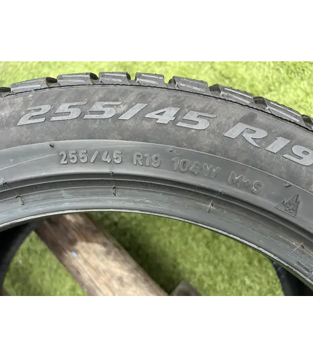 255/45 R19 Pirelli Sottozero 3 téli gumi 4,5-5mm 5