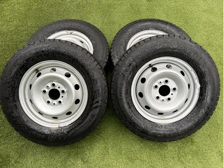 5x118 15" Fiat Citroen Peugeot gyári lemezfelni 215/70 R15C téli gumikkal