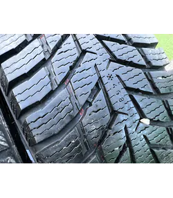 215/65 R16C Nokian SnowProof C téli gumi 8mm 3