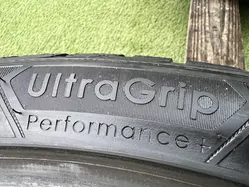 275/40 R22 Goodyear UltraGrip Performance téli gumi 8mm 8