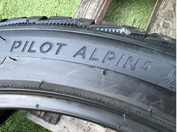 255/40 R21 Michelin Pilot Alpin 5 téli gumi 7-8mm 8