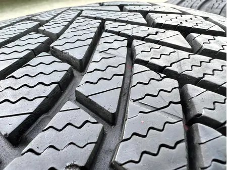 225/60 R17 Bridgestone Blizzak LM005 téli gumi 5-6mm 4