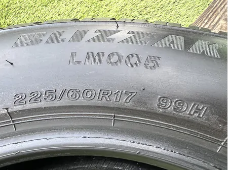 225/60 R17 Bridgestone Blizzak LM005 téli gumi 5-6mm 6