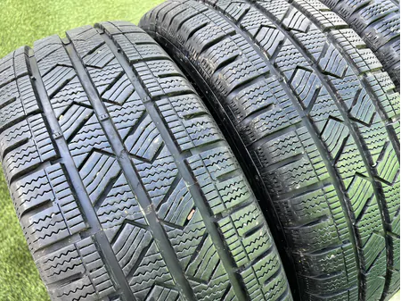 235/65 R16C Laufenn I Fit Van téli gumi 5-7mm 2