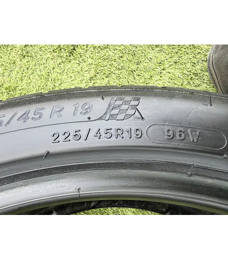 225/45 R19 Michelin PilotSport 4 nyári gumi 5mm - Mobil Gumis 6