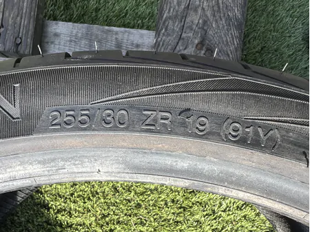 255/30 R19 Vredestein Ultrac Vorti nyári gumi 7,5mm 6