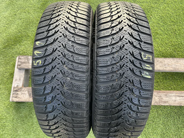 185/60 R15 Kumho WinterCraft téli gumi 6mm alapértelmezett kép