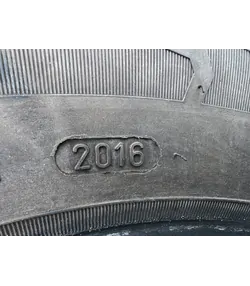 215/65 R16 Dunlop UltraGrip Performance téli gumi 5-8mm - Mobil Gumis 4