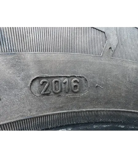 215/65 R16 Dunlop UltraGrip Performance téli gumi 5-8mm - Mobil Gumis 4