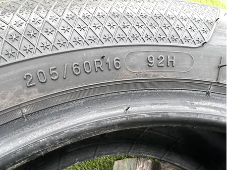 205/60 R16 Kleber Krisalp HP3 téli gumi 6mm 5