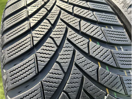 225/50 R17 Semperit Speed-Grip 5 téli gumi 6,5mm 2