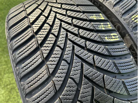 205/45 R17 Semperit Speed-Grip 5 téli gumi 7mm 2