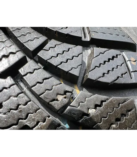 205/55 R16 Goodyear UltraGrip 9 téli gumi 5-7mm 4