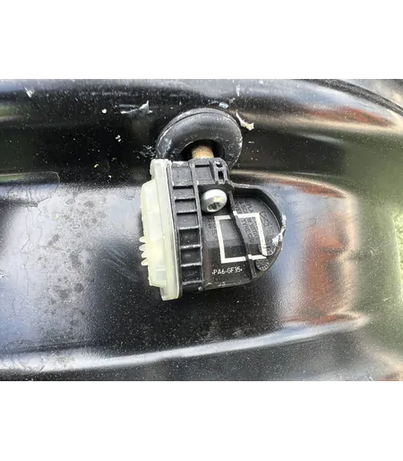 4x108 15" Ford gyári lemezfelni  + TPMS szenzor 6Jx15h2 ET47,5 - Mobil Gumis 7