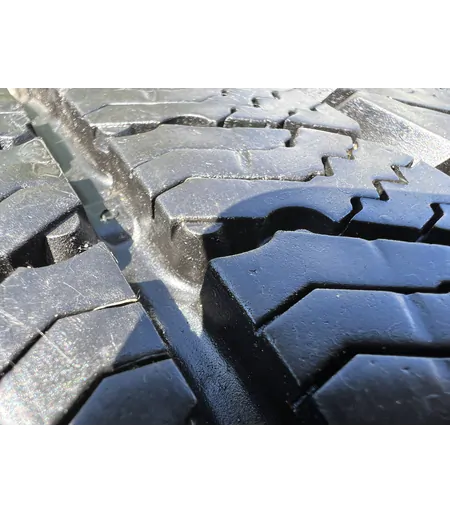 215/65 R16C Uniroyal SnowMax 3 téli gumi 8mm 4