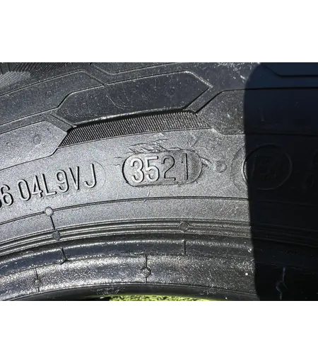 215/65 R16C Uniroyal SnowMax 3 téli gumi 8mm 5