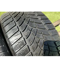 235/40 R19 Goodyear UltraGrip Performance téli gumi 5,5-6mm 3