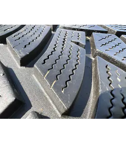 235/40 R19 Goodyear UltraGrip Performance téli gumi 5,5-6mm 4
