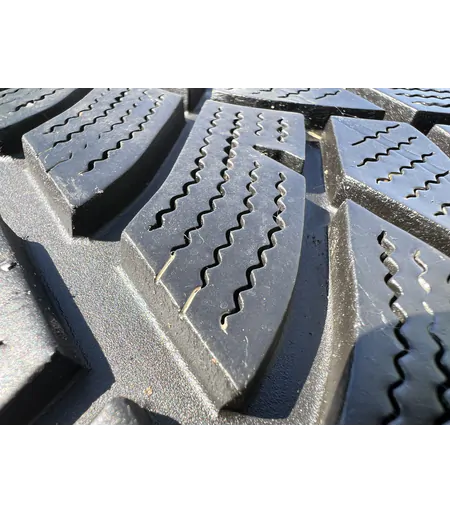 235/40 R19 Goodyear UltraGrip Performance téli gumi 5,5-6mm 4
